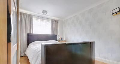 Double  room in shared house  Main Photo