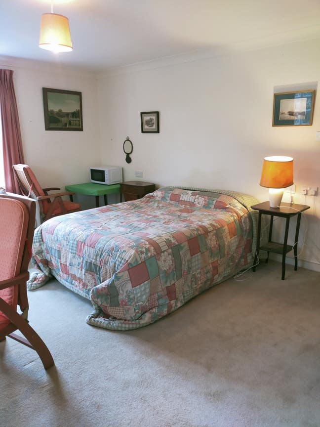 Large ensuite  double room to let. Main Photo