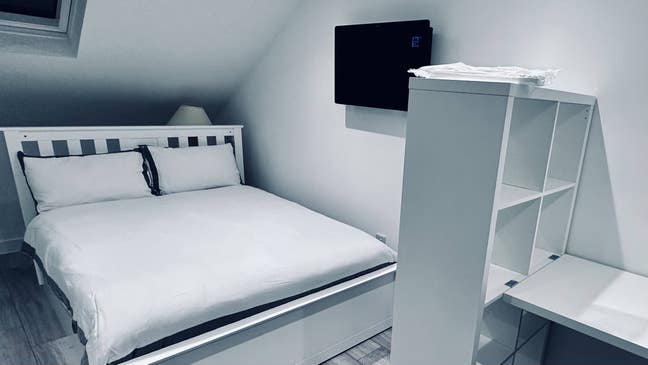 Stylish Studio with En-Suite in SE8 - All Bils Main Photo
