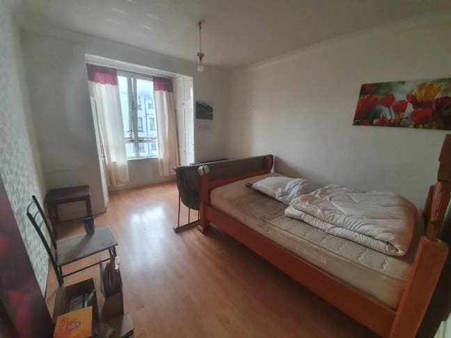 Decent size rooms available  Main Photo