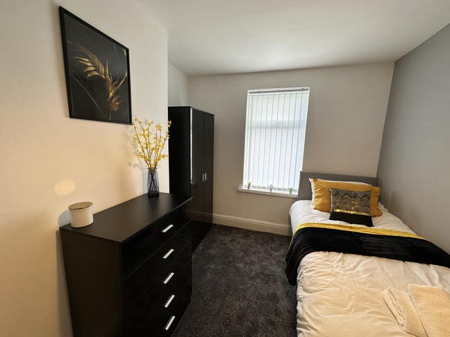 Rooms Available with Bills Included! Main Photo