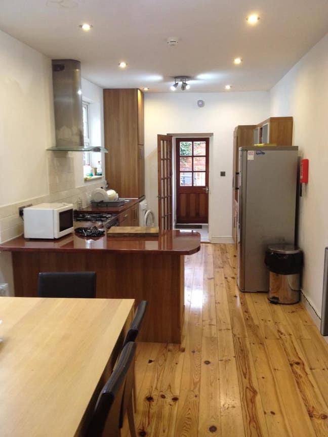 Town centre double room, NN1 Postcode. Main Photo