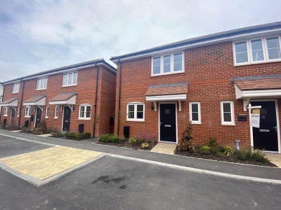 2 bed flat near Rolls-Royce Main Photo