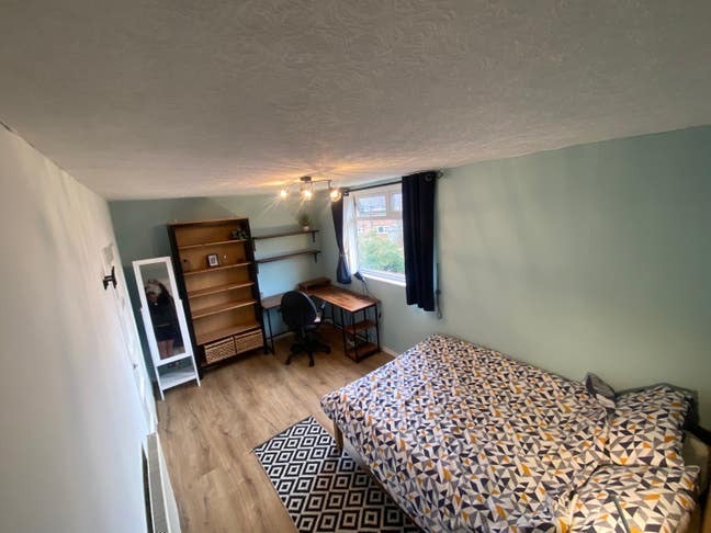 Furnished Double Room within Shared Home Main Photo
