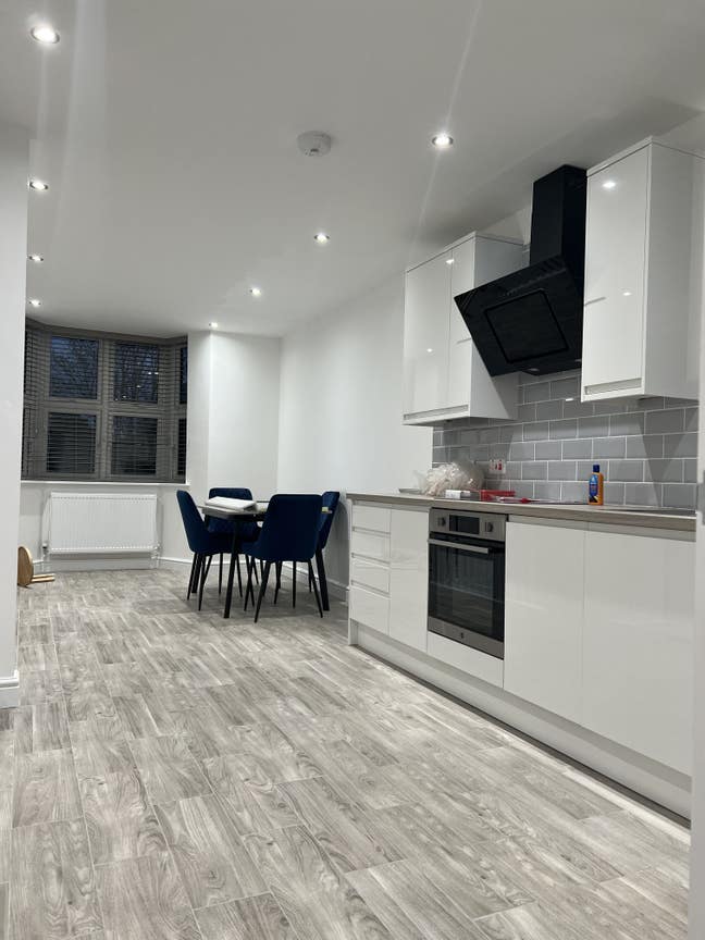 Brand New 3 Bedroom Flat E7 Main Photo