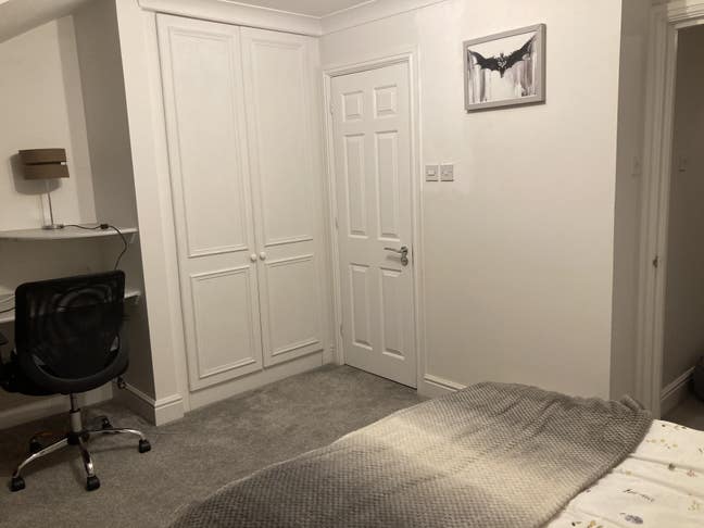 Large double bedroom with ensuite shower room Main Photo