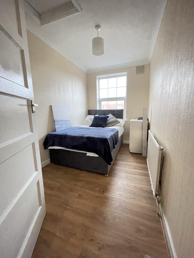 A lovely 4 terraced house in Pinner Main Photo