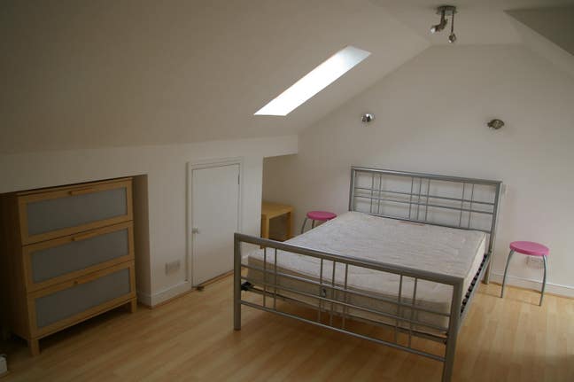 Attic Room To Let In Family House Main Photo