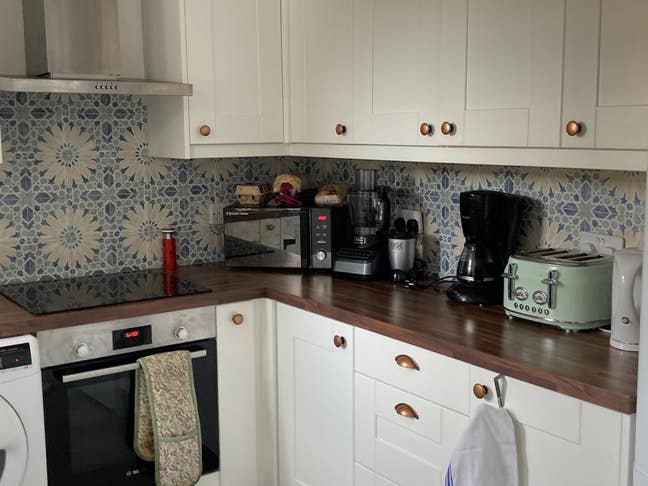 Large double bedroom, fully furnished Main Photo