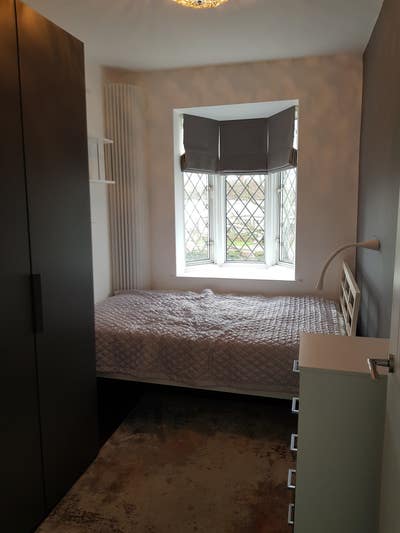 Small double bedroom for single person  Main Photo