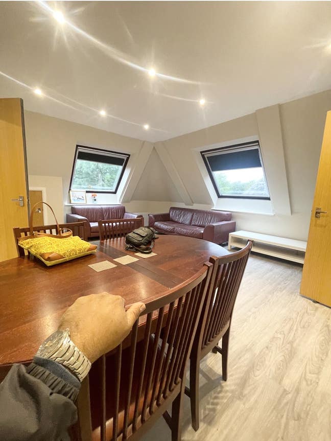 &pound; 3200: Huge 3 bed 2 bath flat. Available now!  Main Photo