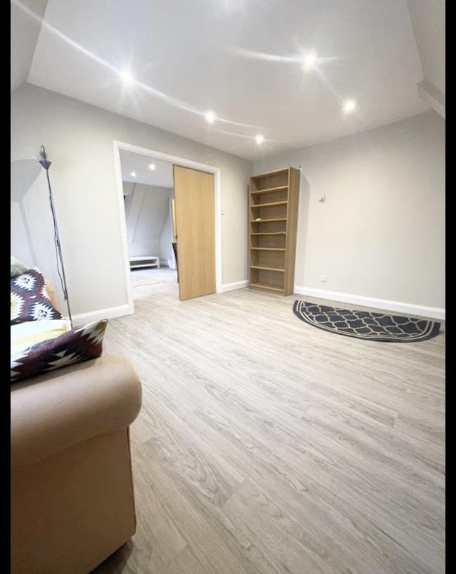 &pound;900 very large rm to rent Huge 3 bed 2 bath flat Main Photo