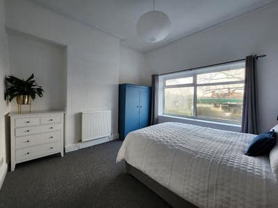 Large stylish double bedroom Main Photo