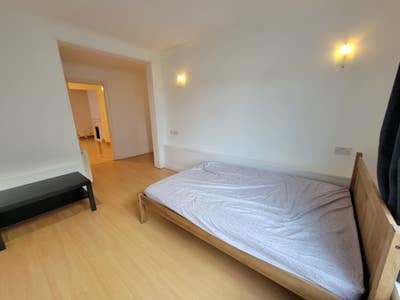 A spacious 1 bedroom flat Main Photo