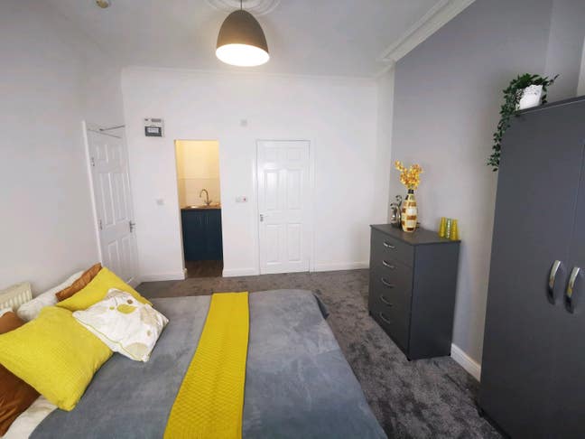 1 Room in Balby, with ensuite & own kitchinette. Main Photo