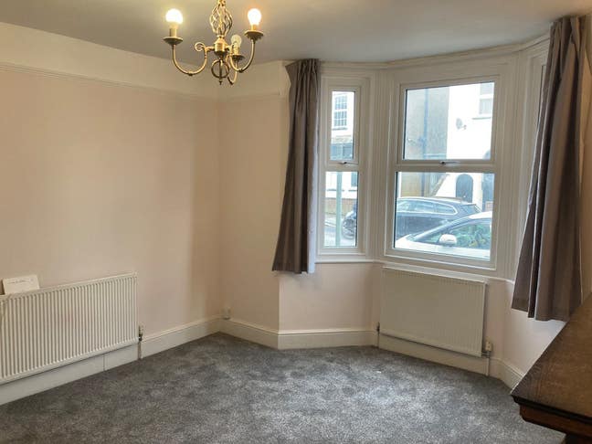 4-Bedroom House for Rent Near Watford Junction Main Photo