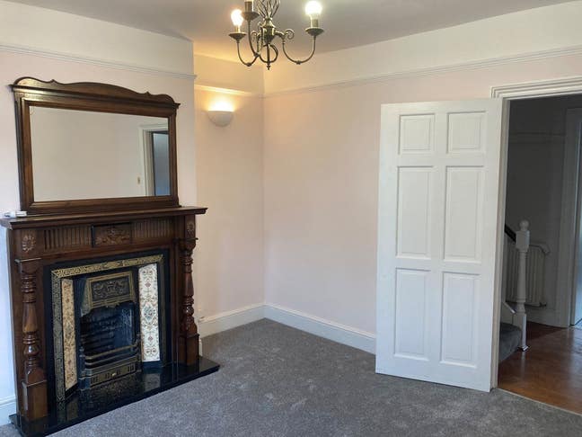 4-Bedroom House for Rent Near Watford Junction Main Photo