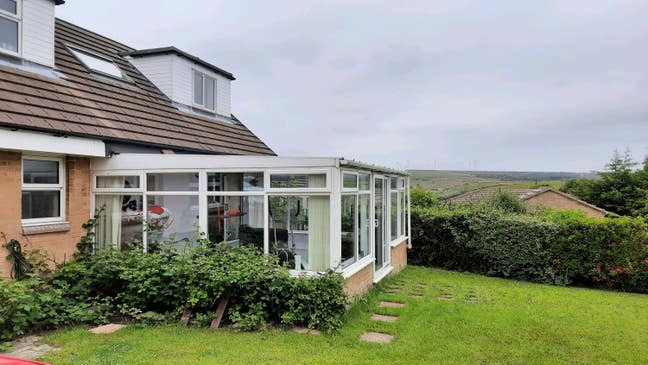 Large bedroom in 4 bed detached house. Great views Main Photo