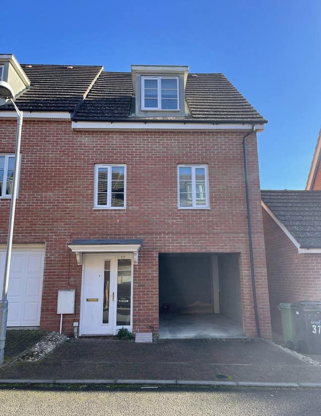 NR8  Dbl Rm with parking available Sept 37M-C) Main Photo