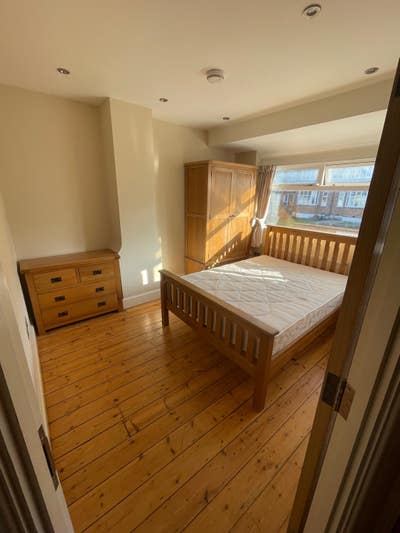 Large double room in Botley close to city centres  Main Photo