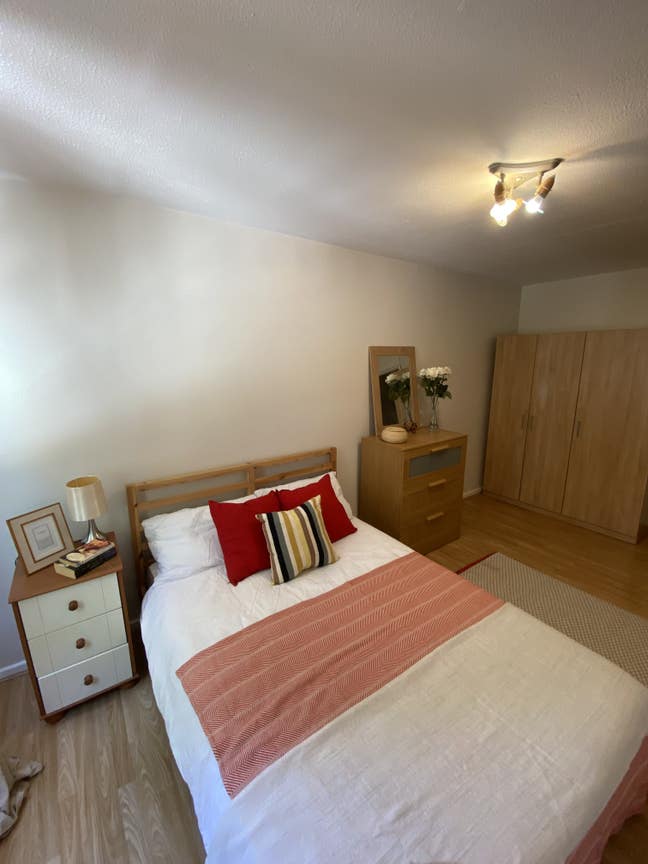 Spacious and Bright Double Room in Sutton Main Photo