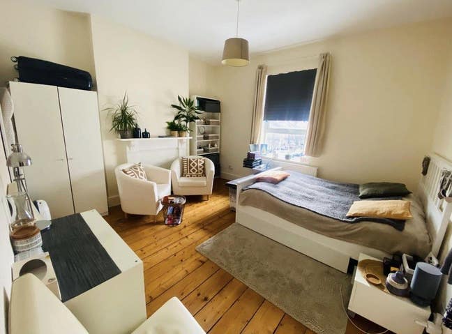 Double room to rent for female  Main Photo