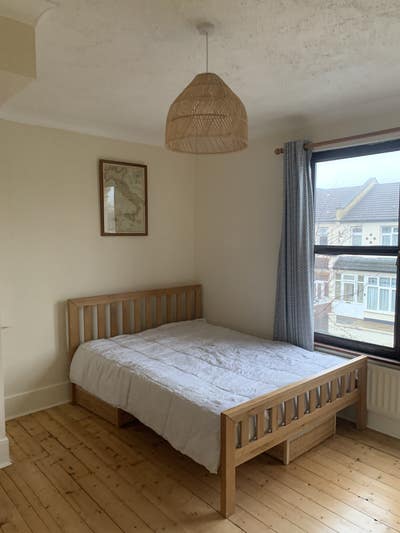 SHORT TERM: Double room in clean, quiet house Main Photo