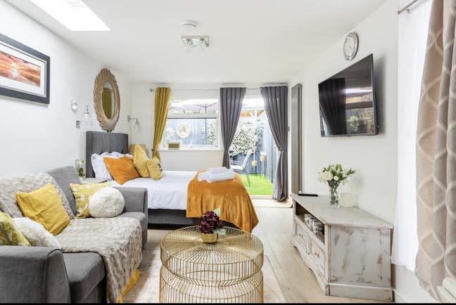 Modern Studio apartments  Main Photo