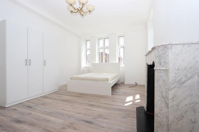 Shoreditch 3 Rooms Available Now renovated flat Main Photo