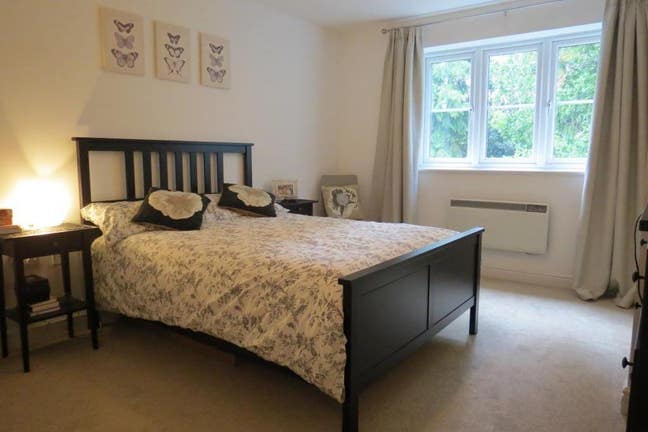 Flat to share walking distance to Town Centre Main Photo