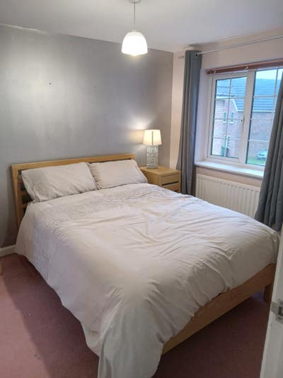 Double Room with Ensuite Backs onto James Paget Ho Main Photo