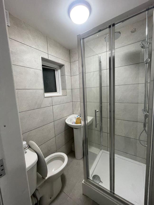 En suites available in East Ham  Main Photo
