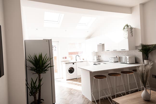 1X Ensuite Rooms Avail- Newly Renovated 📍  Main Photo