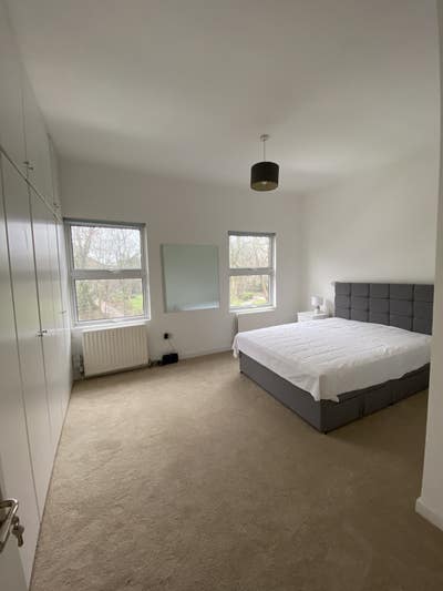 Newly renovated double room in Highbury Main Photo