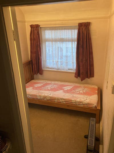 Single Room for Rent Main Photo