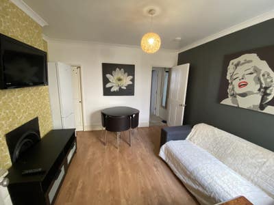 Extra Large Room / Central Tunbridge Wells  Main Photo