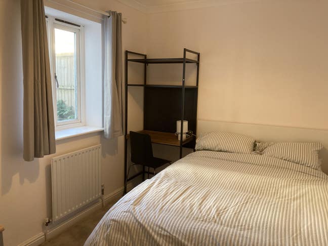 Mon-Fri Room to rent Acton Main Photo