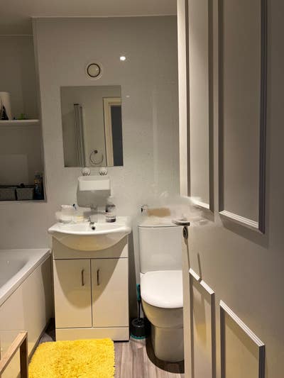 A  double bedroom to rent Main Photo