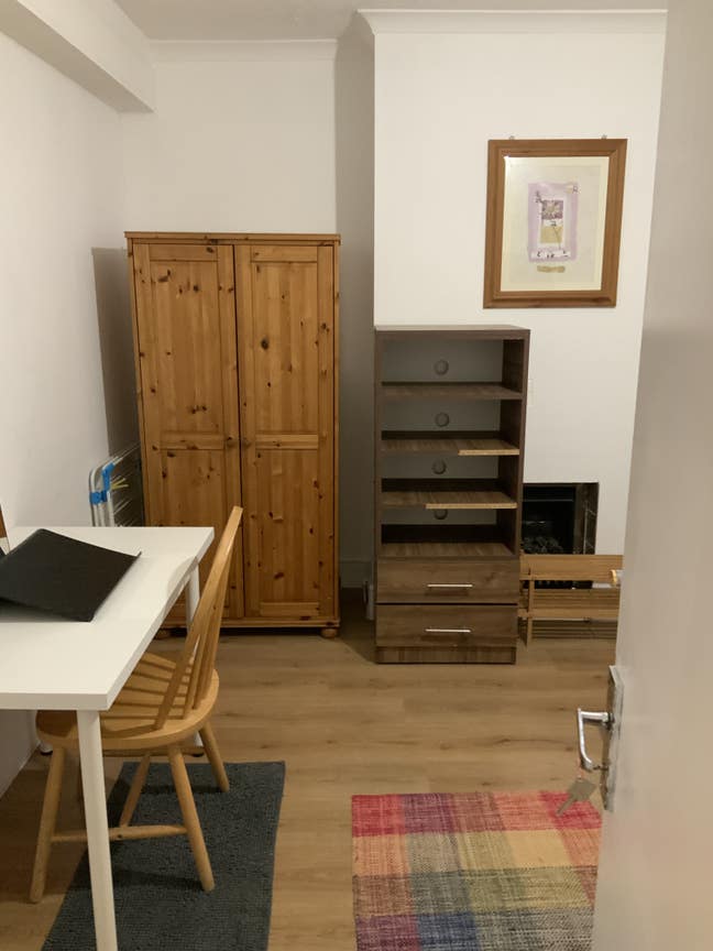 1 Double Room  to rent with bathroom NN2 Main Photo