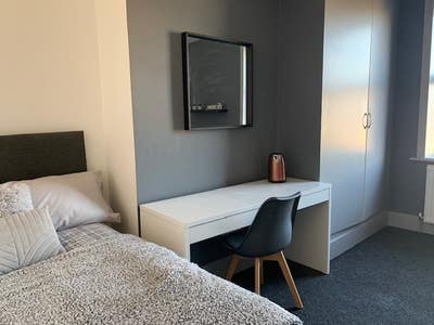 Mini studio  - £598 - no deposit option  Main Photo