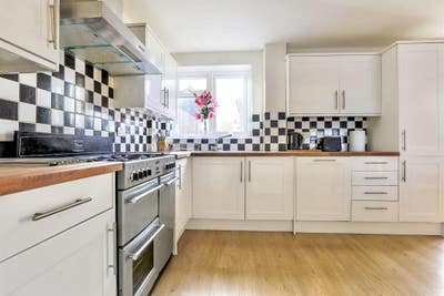 Double Room in Crawley with Links to Gatwick Main Photo