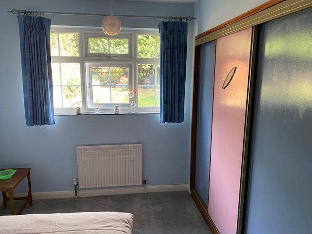 Safe, Clean,  Room near Purley Train Station Main Photo