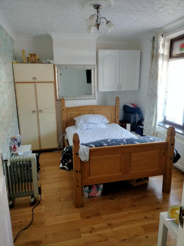  *Double room* in family home  Main Photo