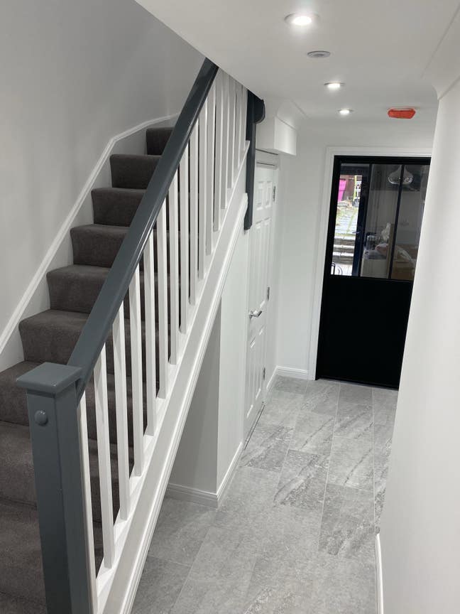 Stunning 3 storey 1xSingle available  Main Photo