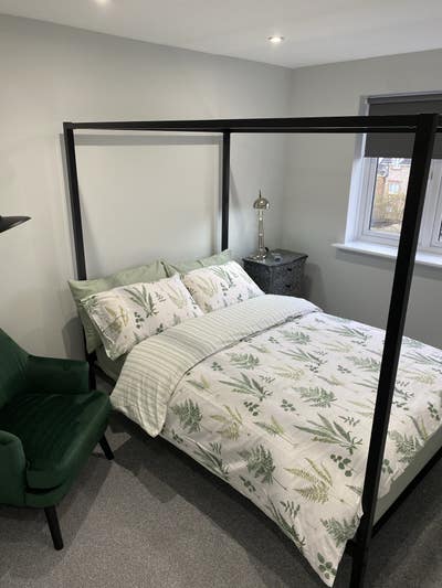 Stunning 3 storey 1xSingle available  Main Photo