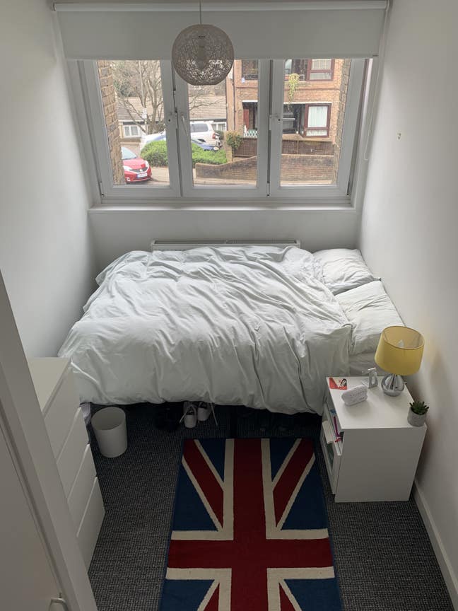 Double Room in Spacious 3 Bedroom Flat  Main Photo
