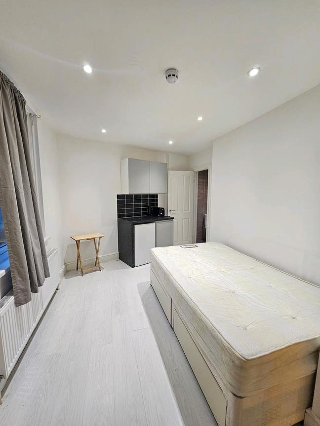 Refurbished: Spacious  Double Ensuite: All Inc Main Photo