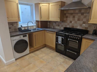 Quality Houseshare - Great Location Main Photo