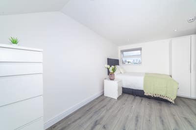 Spacious En‑Suites in a Warm Shared Home Main Photo