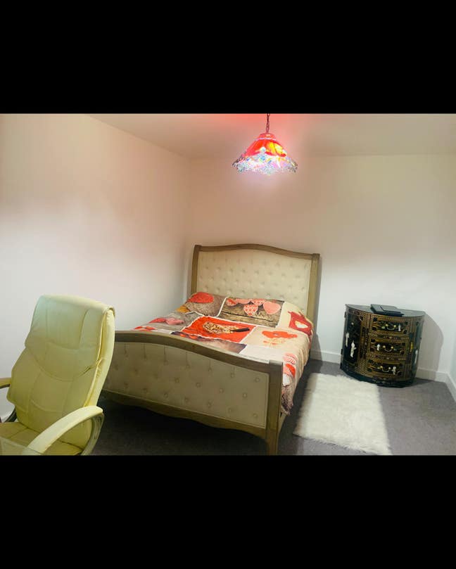 I’m renting a large double ensuite Main Photo